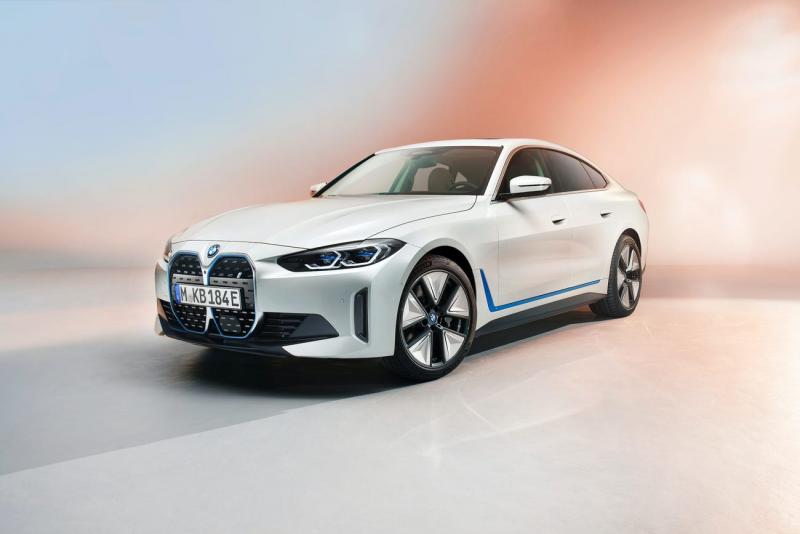BMW показала мощный электрокар i4 EV.