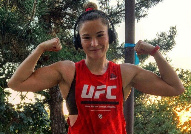 Украинская девушка-боец UFC Марина Мороз не боится откровенных фото