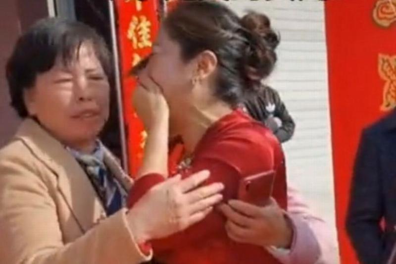 На свадьбе в Китае мать узнала в невесте сына свою давно потерянную дочь