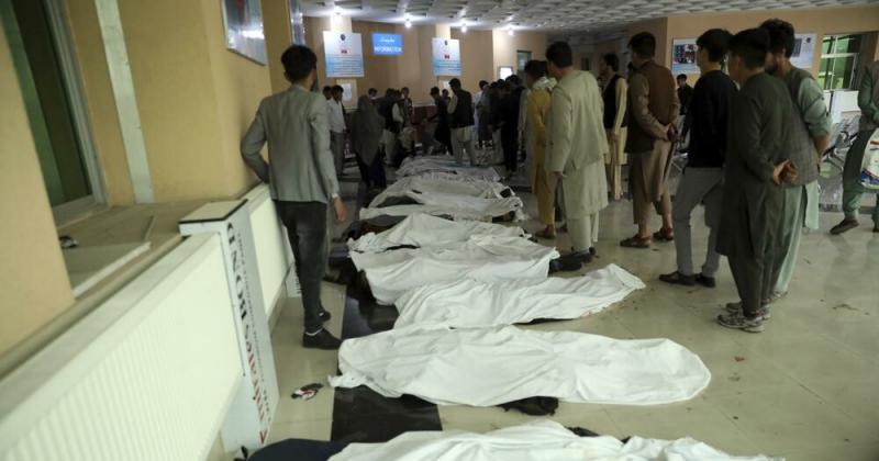 В Кабуле у школы прогремела серия взрывов. Погибли 40 человек, в том числе школьницы