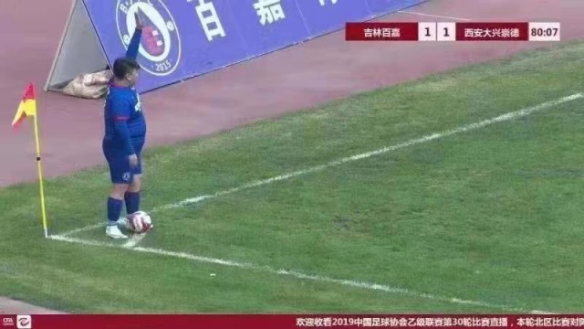 Китайский миллионер купил футбольный клуб и заставил тренера взять в команду своего 126-килограммового сына