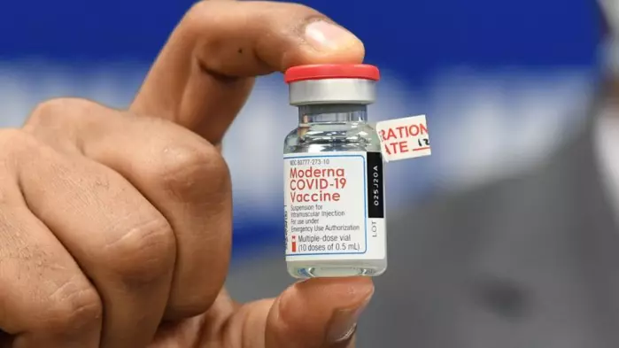 В Японии приостановили вакцинацию препаратом Moderna. В нескольких дозах нашли неизвестные примеси