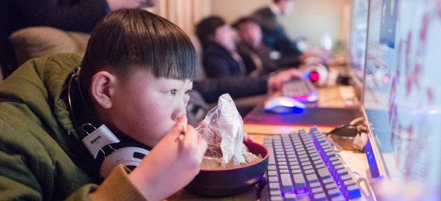 Власти Китая запретили детям играть в видеоигры больше трёх часов в неделю