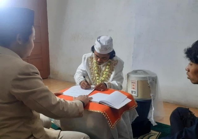Мужчина из Индонезии заключил брак с той, кто хорошо готовит рис