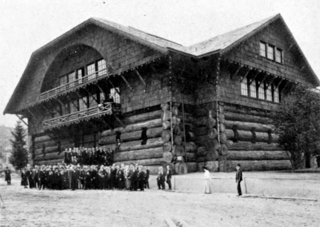 Самая большая бревенчатая хижина в мире: история здания лесного хозяйства в Портленде, штат Орегон