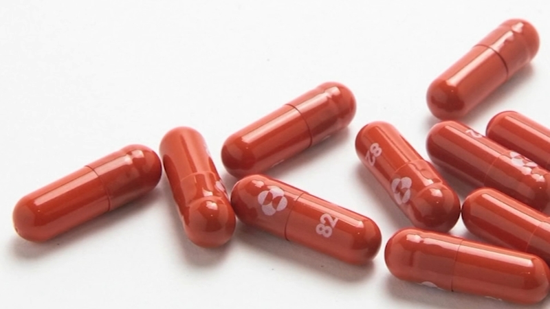 Компания Pfizer заявила об удачных исследованиях нового лекарства от Covid-19. Оно снижает риск госпитализации на 89%