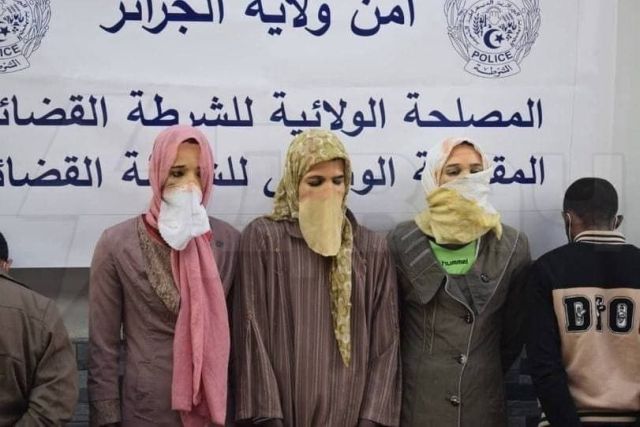 В Алжире задержали группу женщин-наркоторговцев с "сюрпризом"