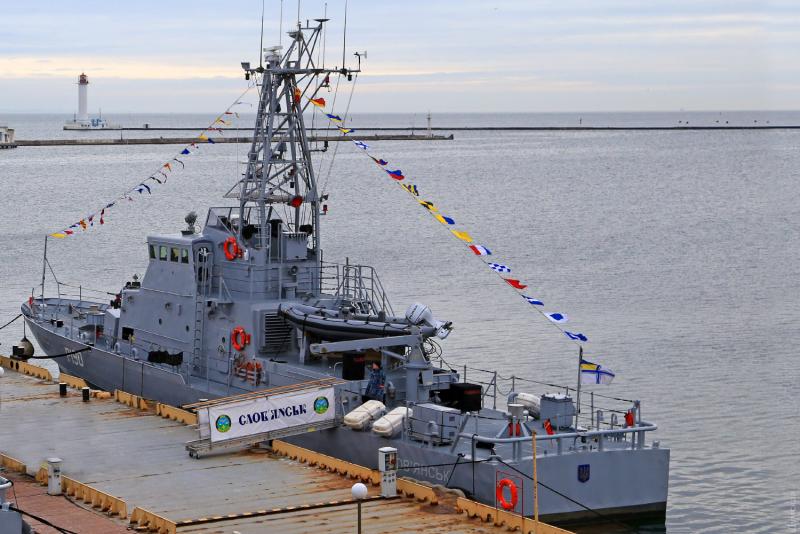 Члены экипажа патрульного катера «Славянск» получили государственные награды