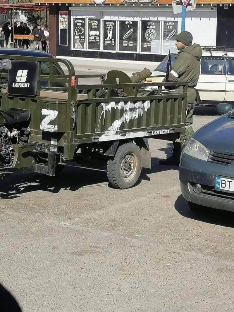 «Вторая армия мира» пересаживается на мотоколяску с пулеметом Максим.