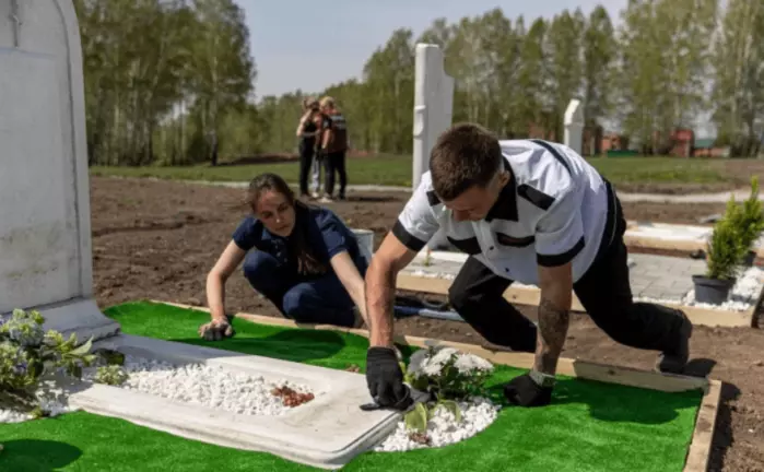В Новосибирске прошёл первый в России конкурс по украшению могил