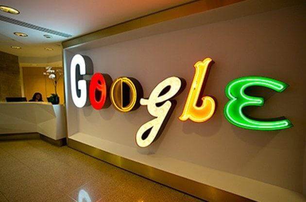 Компания Google вывозит сотрудников из России и прекращает свое коммерческое присутствие в стране.