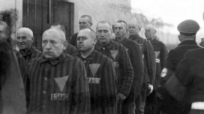 Заключенные–гомосексуалисты в концлагере Заксенхаузен, Германия, 19 декабря 1938 года.