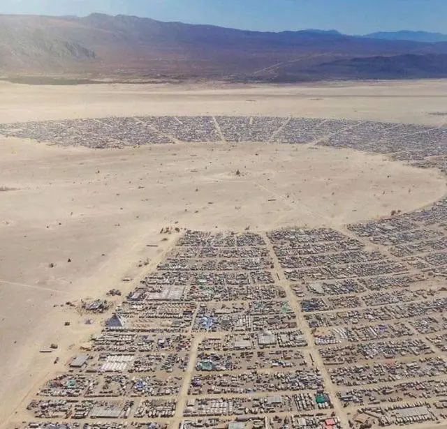 На выезде с фестиваля Burning Man образовалась десятичасовая пробка
