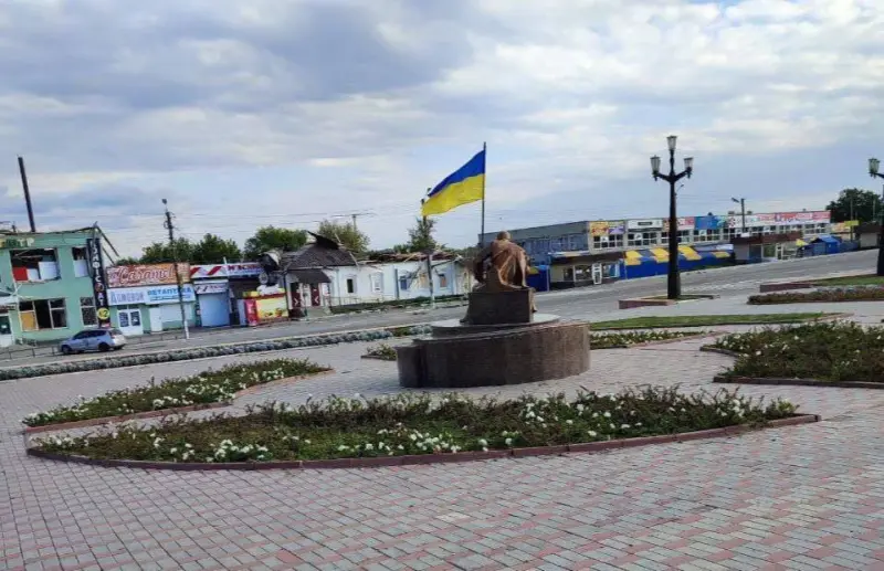Центр Балаклеи. ВСУ установили украинский флаг
