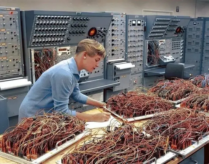 Обслуживание аналоговых компьютеров в космическом подразделении General Dynamics. 1964 г.