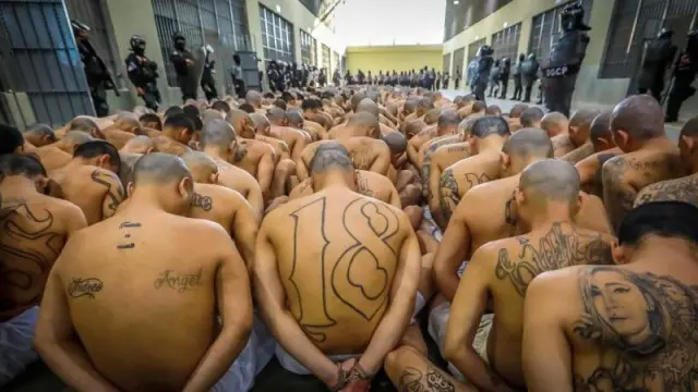В Сальвадоре открылась мега-тюрьма для гангстеров