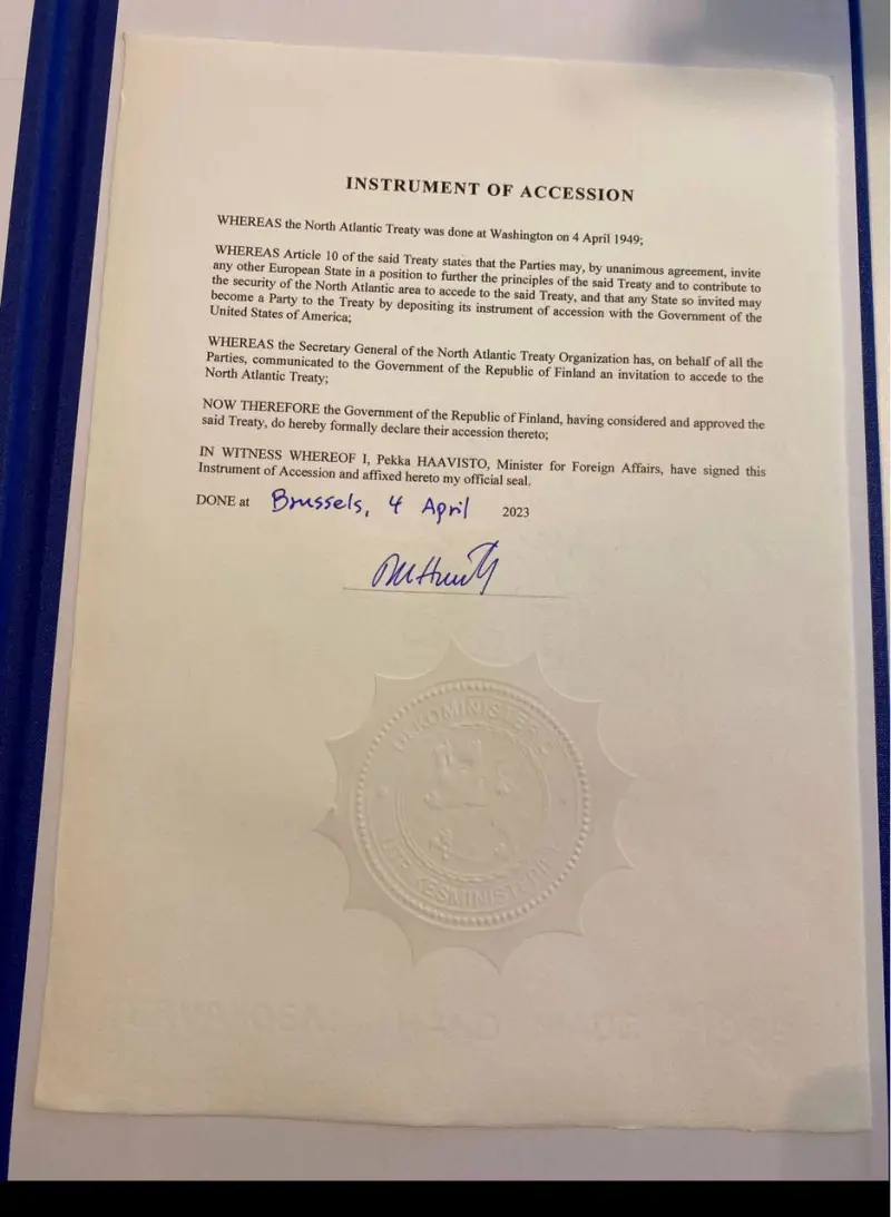 Глава МИД Финляндии Пекка Хаависто подписал документ о вступлении в НАТО