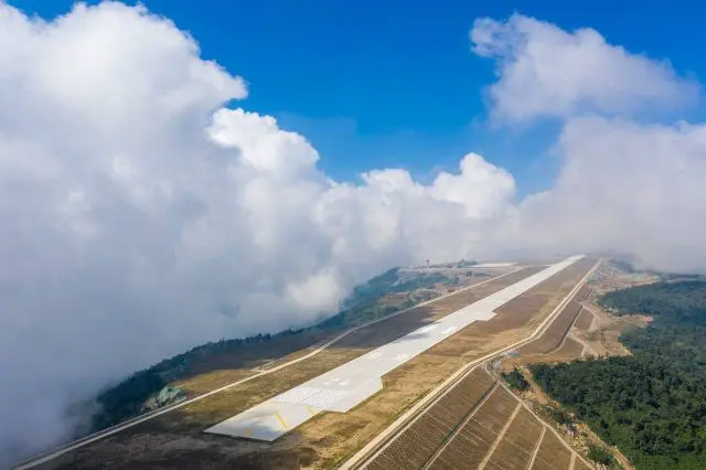 В Китае построили аэропорт на горе высотой 1800 метров