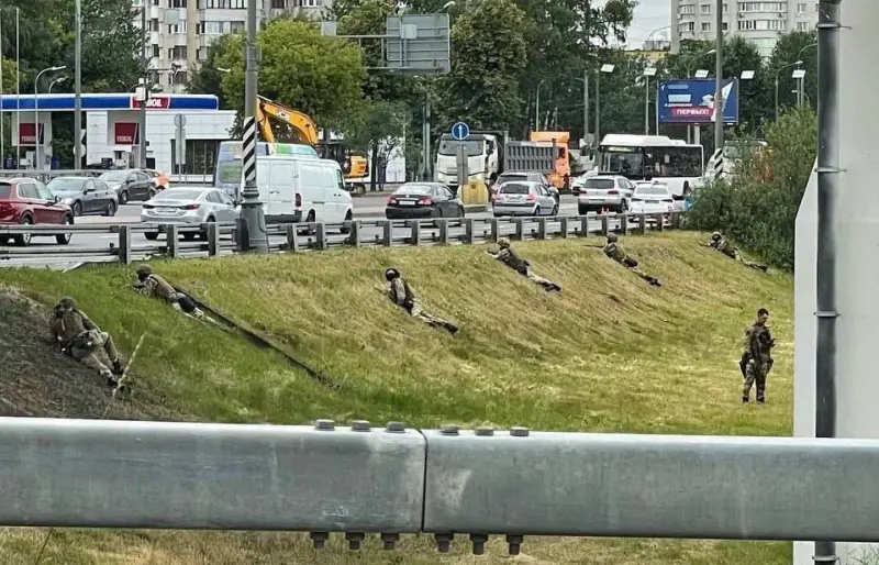 Въезд в Москву. Росгвардейцы занимают позиции вдоль Каширского шоссе. Ждут