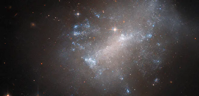 Телескоп Хаббл сделал снимок "неправильной" галактики