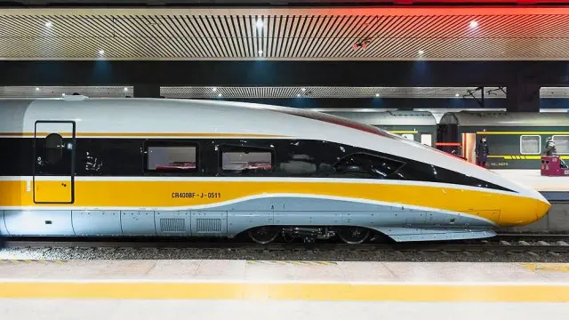 В Китае успешно протестировали новый поезд с пиковой скоростью 453 км/ч