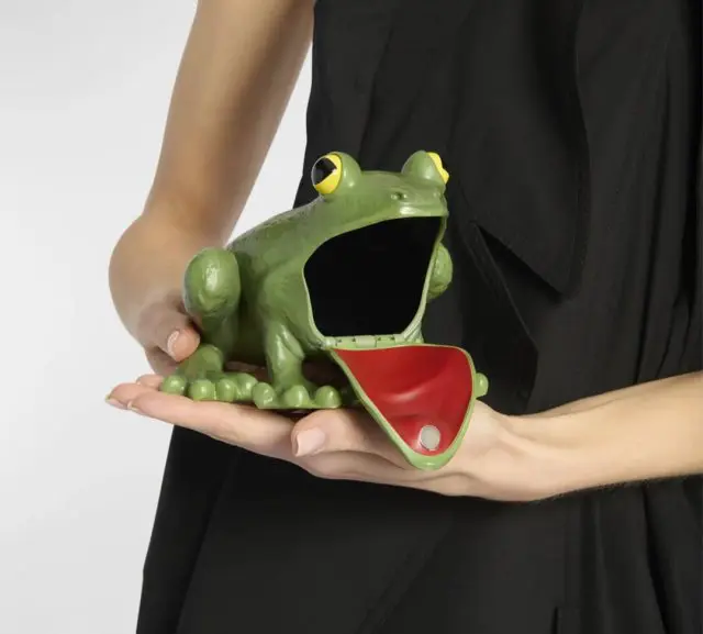Дизайнеры выпустили клатч-лягушку за тысячу долларов