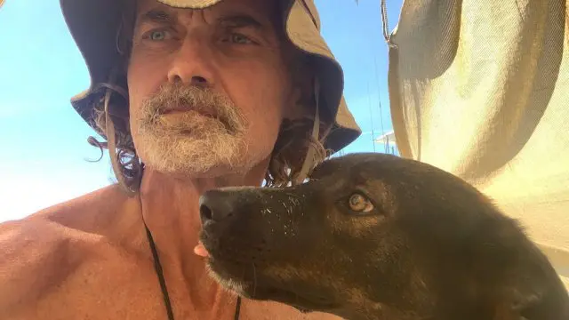 В Тихом океане спасли австралийца и собаку, которые три месяца были без еды и воды