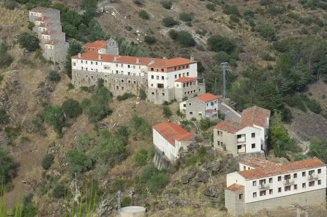 В Испании выставляют на продажу целую деревню по цене одного дома
