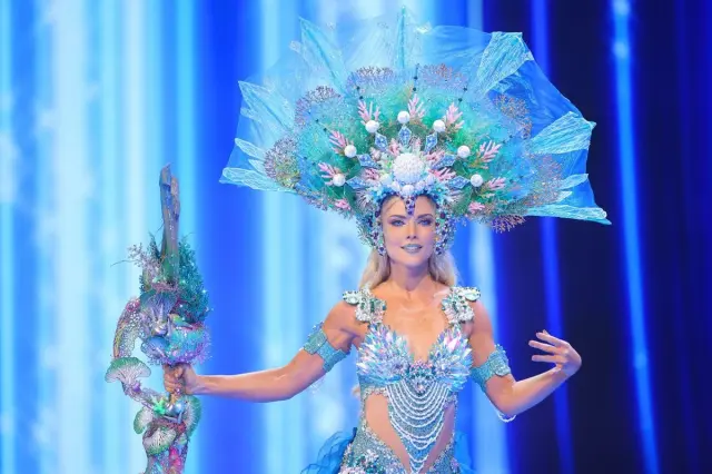 Участницы конкурса красоты "Мисс Вселенная 2023" в шоу национальных костюмов