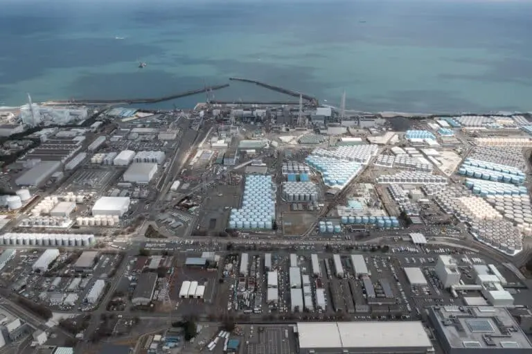 АЭС «Фукусима-1» изнутри и снаружи