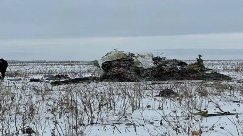 Российский военный транспортный самолет Ил-76 упал возле украинской границы