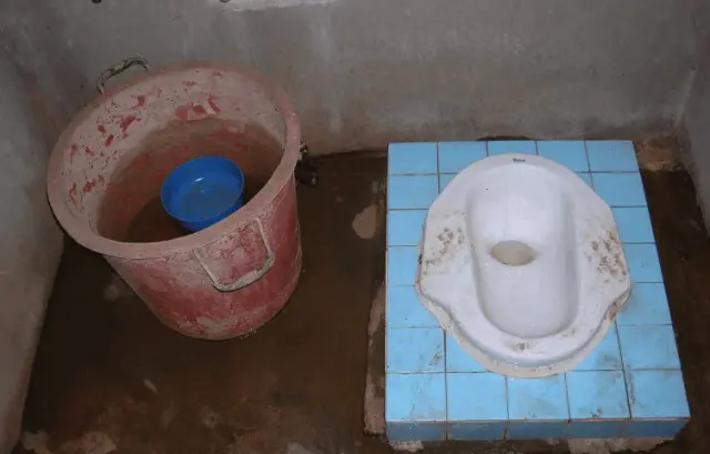 Ужасные туалеты Индии (6 фото)