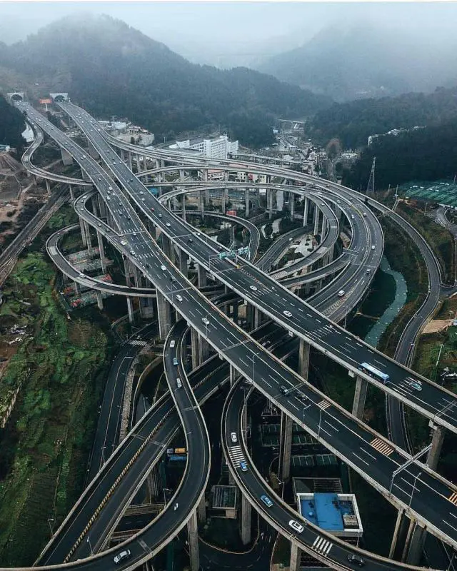 В Китае построили одну из самых сложных эстакад в мире - Хуанцзюэвань