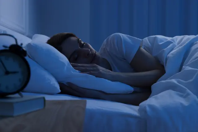 Ученые выяснили, что лучше вздремнуть днем, чем продлевать ночной сон