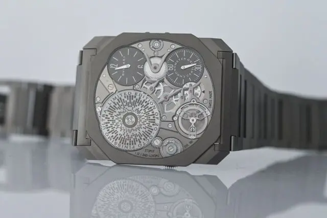 Компания Bulgari выпустили самые тонкие механические часы в мире