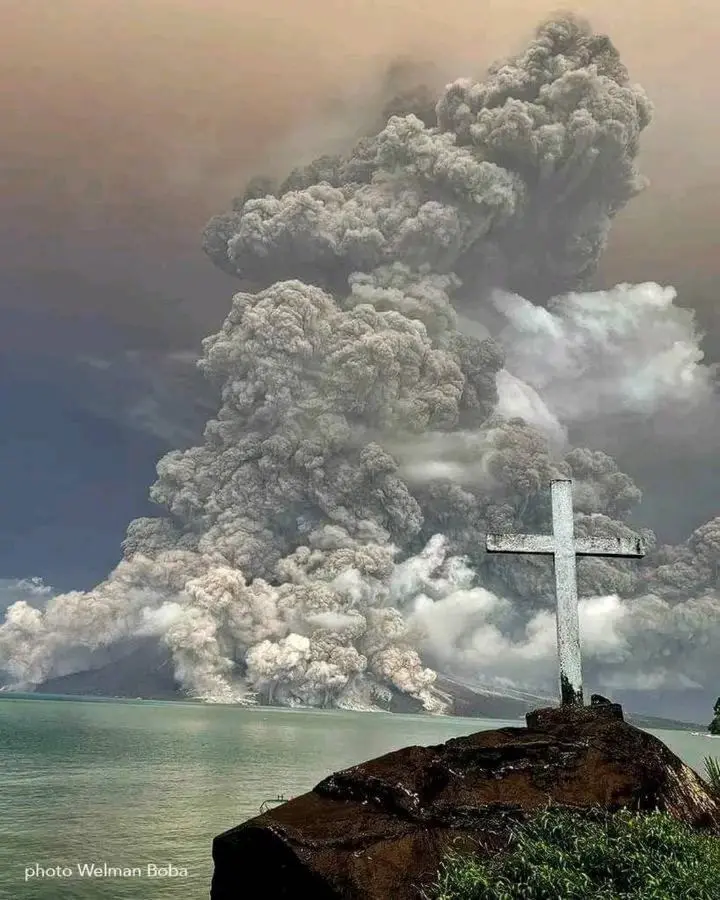 Извержение вулкана Руанг произошло в индонезийской провинции Северный Сулавеси