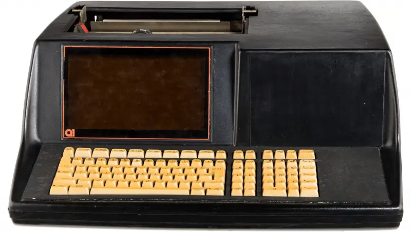 Первый в мире микрокомпьютер выставили на аукцион за $32 000