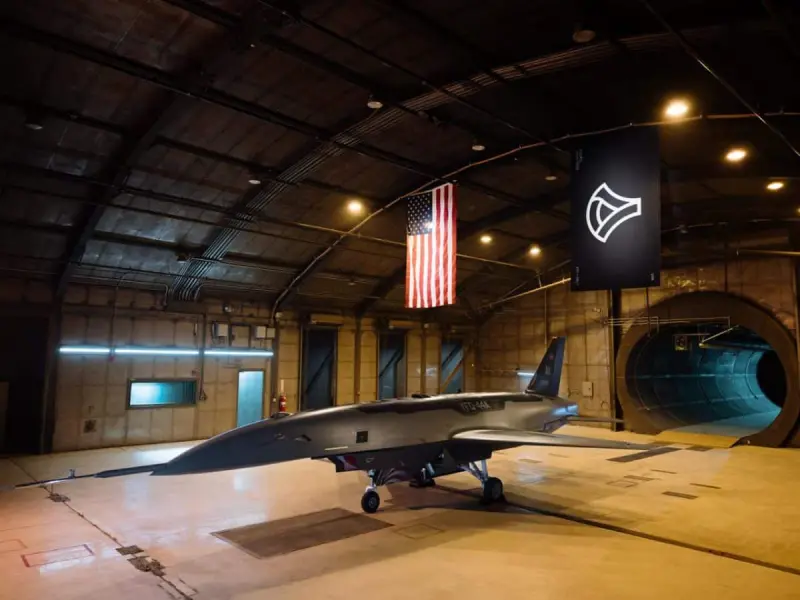 США впервые показали беспилотный истребитель YFQ-44A