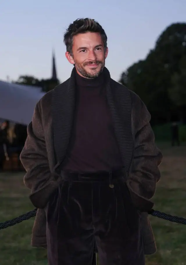 People назвал «самым сексуальным мужчиной» звезду сериала «Бриджертоны» Джонатана Бейли