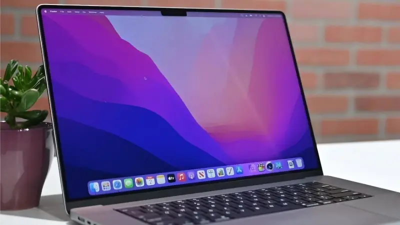 Первые подробности о MacBook с сенсорным OLED-экраном: когда он выйдет