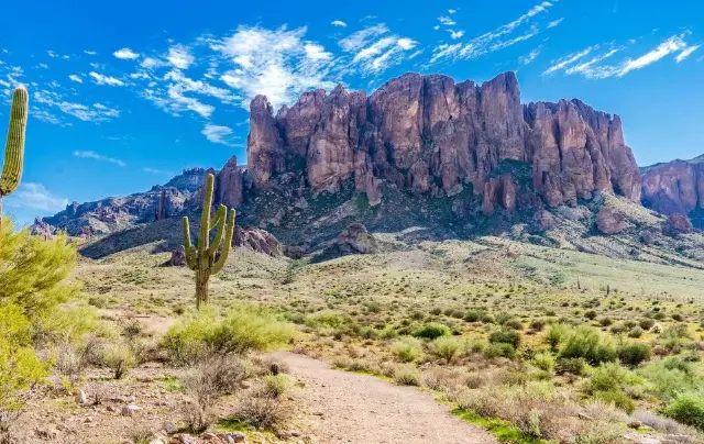 Горы Суеверия: что это такое