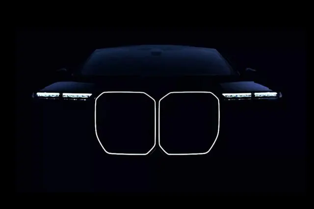 BMW показала новую «семёрку» с теми же огромными «ноздрями» и обновлённым салоном