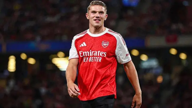 Форвард «Арсенала» Виктор Дьёкереш слил почти 5 миллионов долларов на нюдсы Софи Рейн