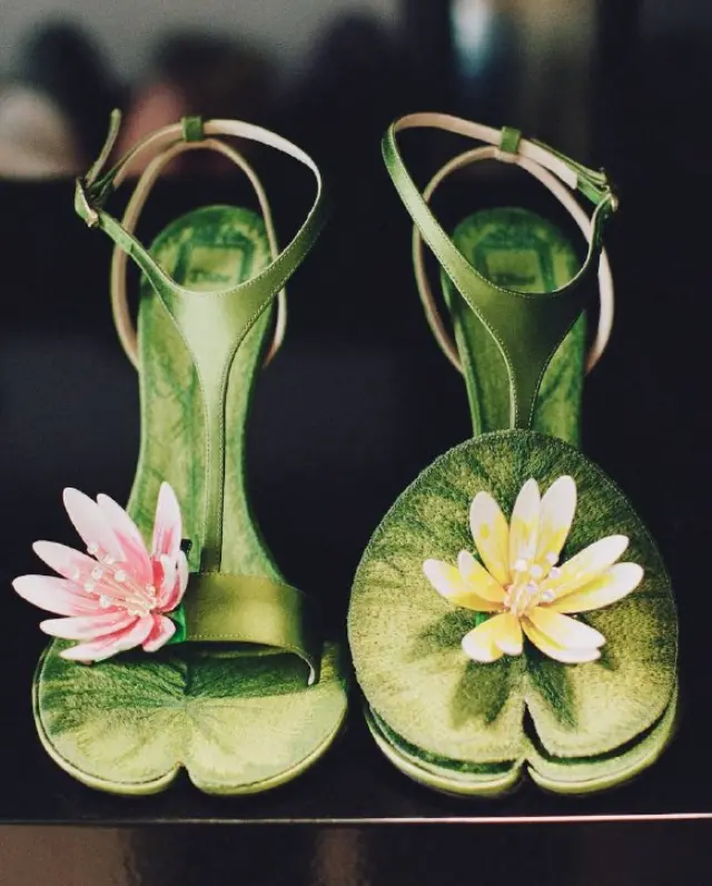 Босоножки в форме кувшинок в новой коллекции Dior