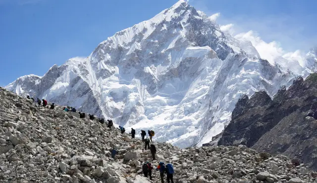 На Эвересте раскрыли схему с «ложными спасениями» альпинистов на миллионы долларов