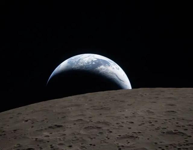 NASA опубликовало новые снимки космоса, включая редкое лунное затмение с обратной стороны Луны