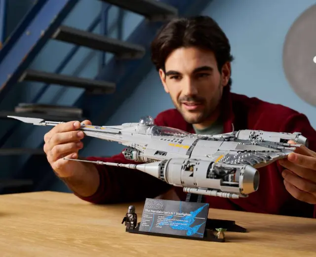 LEGO представил крупный космический истребитель из вселенной Star Wars