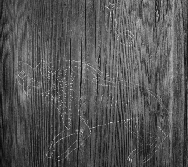 В норвежской деревянной церкви обнаружили средневековые граффити