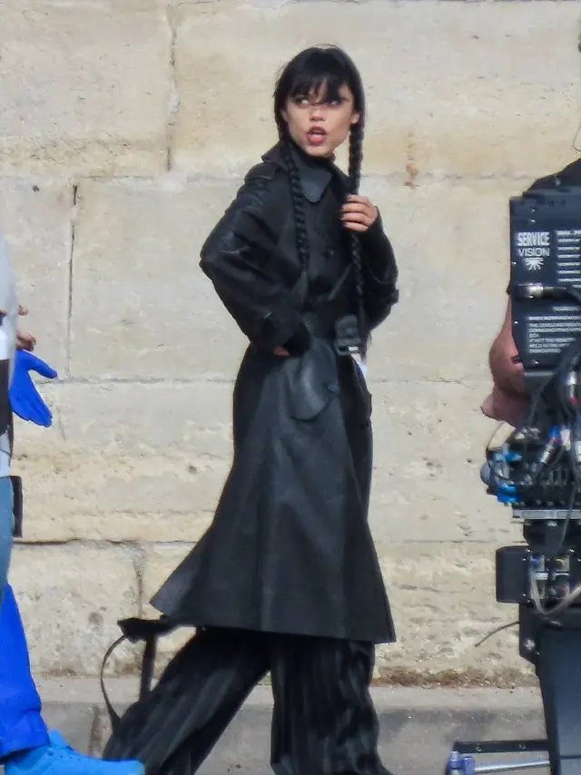 «Уэнсдей» возвращается: опубликованы первые кадры со съемок нового сезона