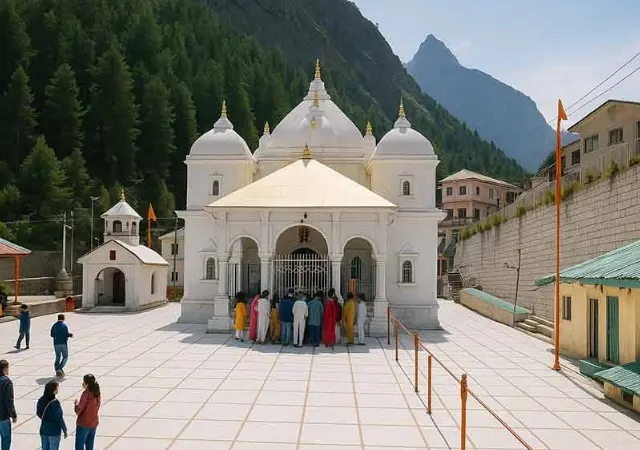 В Индии обсуждают сообщения о новых правилах входа в храм с ритуальным напитком